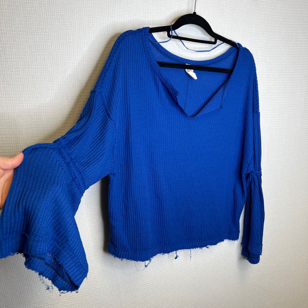 We The Free Royal Blue Waffle Knit Bell‎ Sleeve V Neck Raw Hem Top Size M